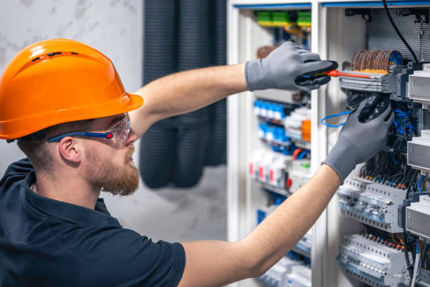 Best Commercial Electrician Services  in Middleburg Heights, OH